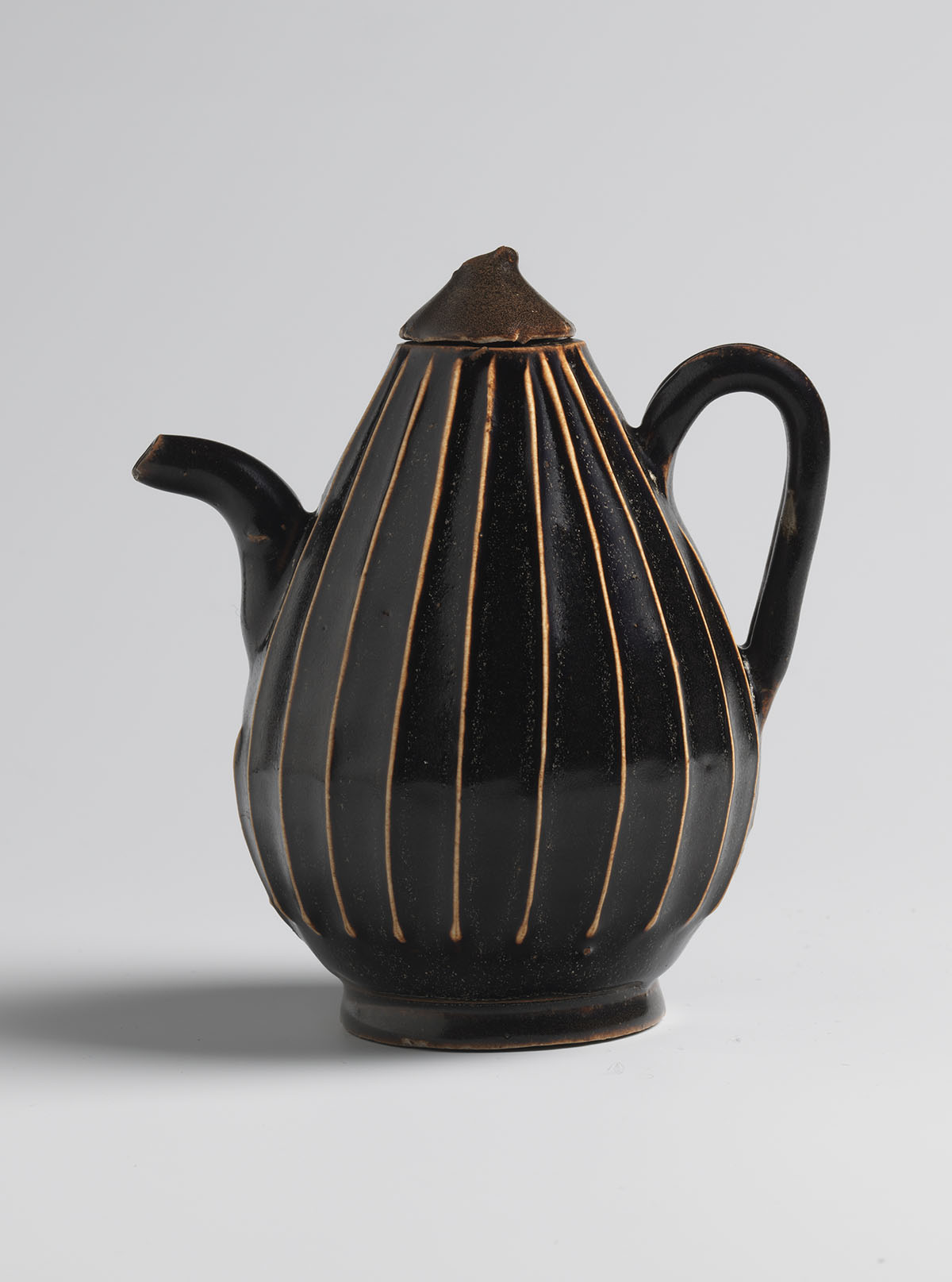 Black-glazed Ribbed Ewer and Cover