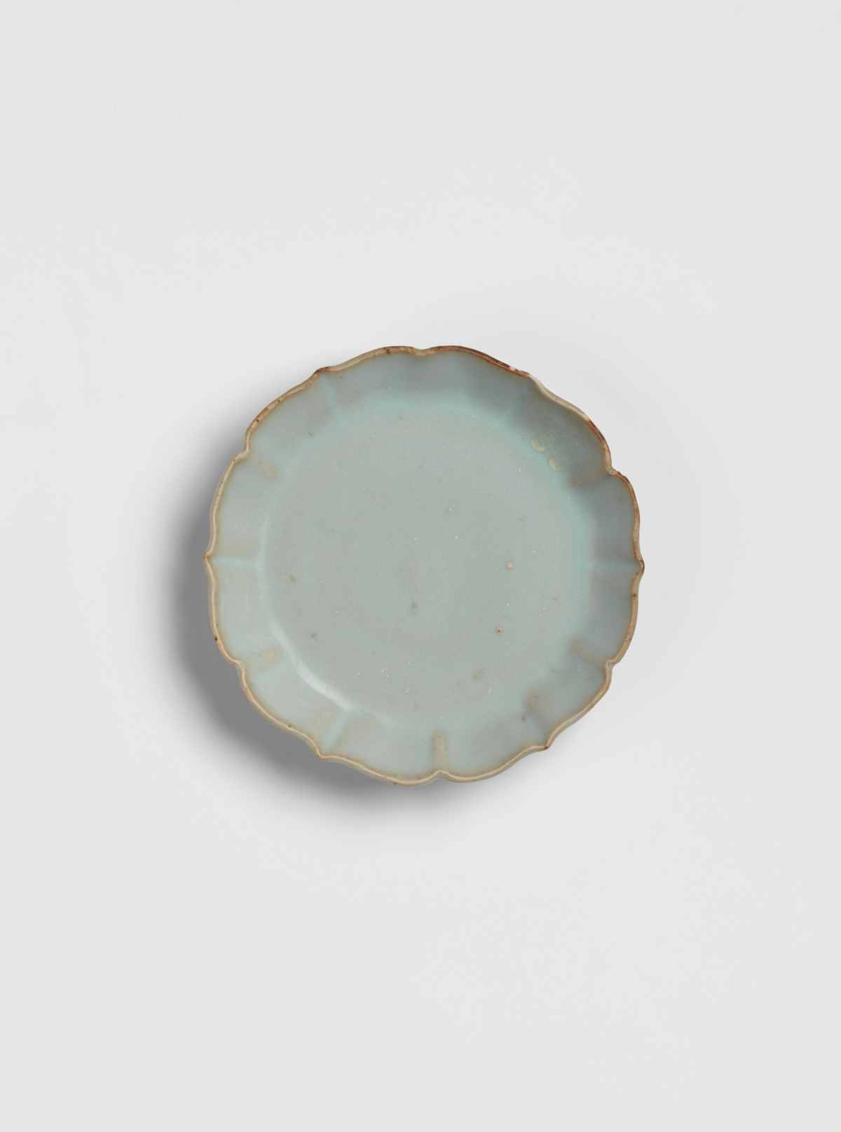 Small glazed stoneware dish with bracketed rim