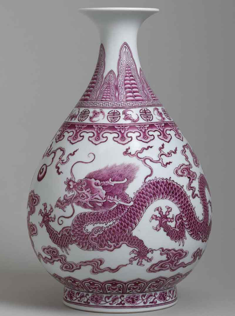 Falangcai porcelain pear-shaped vase (yuhuchun ping)