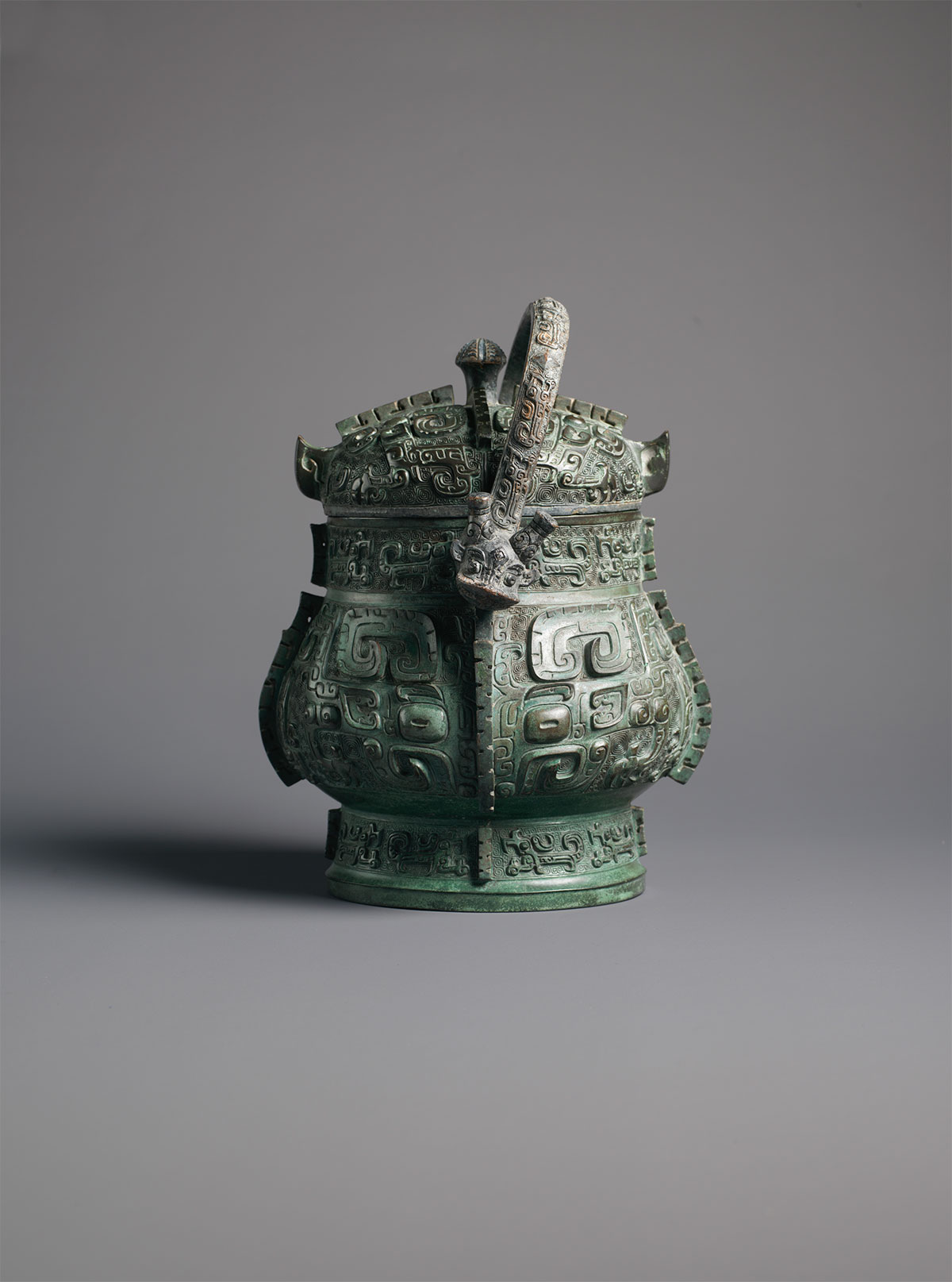 Archaic Bronze Wine Vessel and Cover (you)