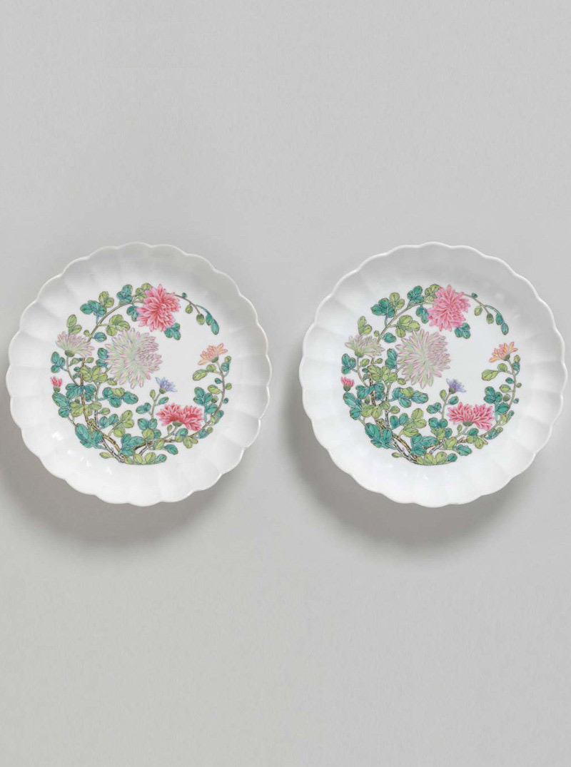 Pair of Famille Rose Chrysanthemum-shaped Porcelain Dishes